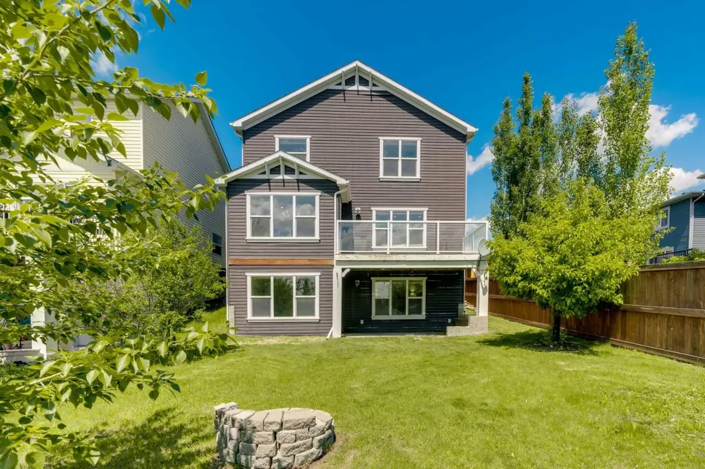 438 Sagewood Park SW Airdrie AB T4B 3A9
