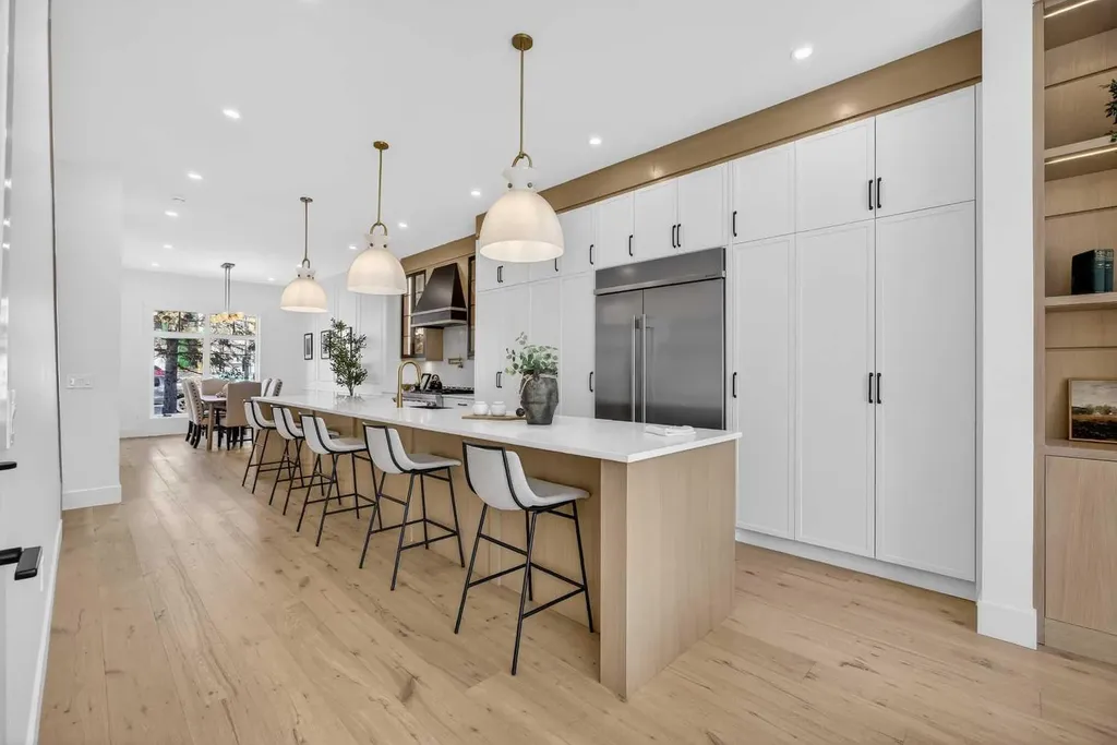 1011 18 Avenue NW Calgary AB T2M 0V8