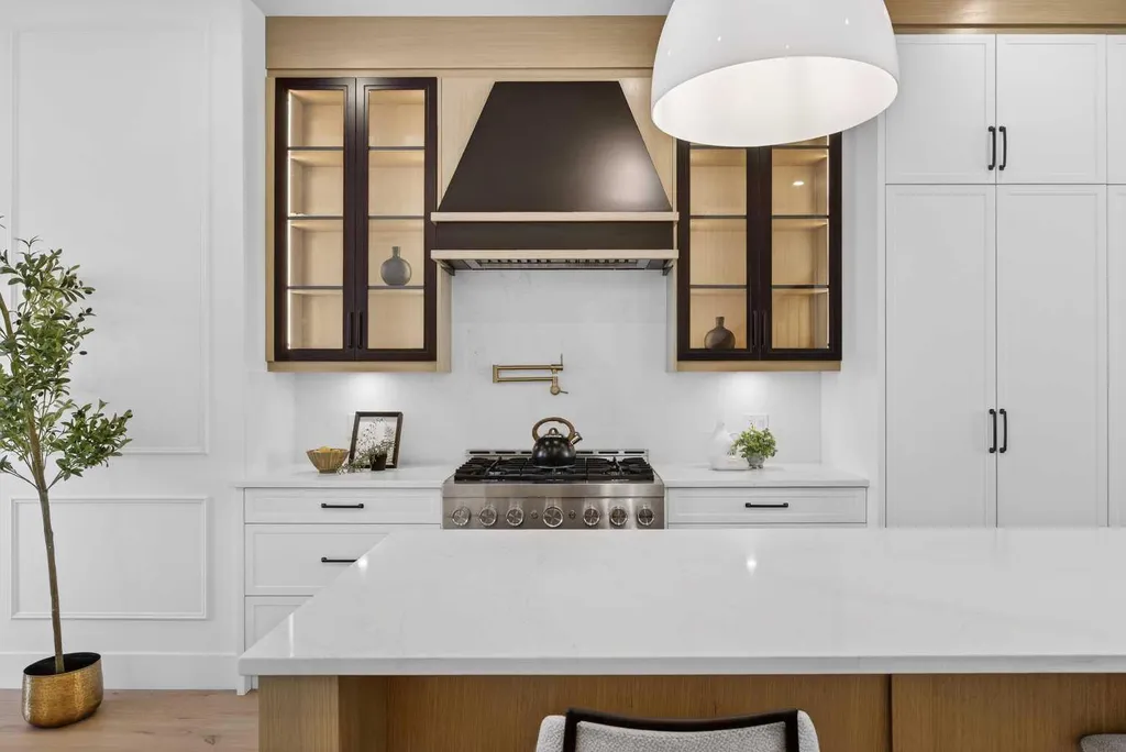 1011 18 Avenue NW Calgary AB T2M 0V8