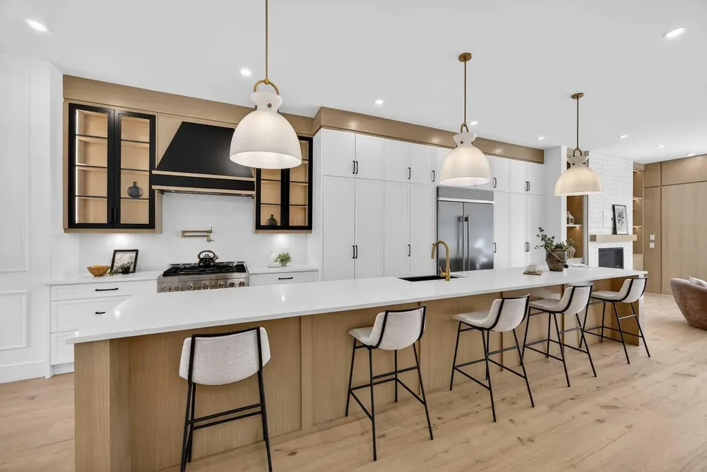 1011 18 Avenue NW Calgary AB T2M 0V8