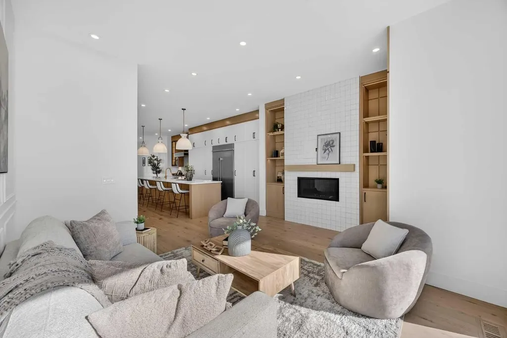 1011 18 Avenue NW Calgary AB T2M 0V8