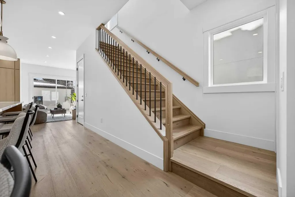 1011 18 Avenue NW Calgary AB T2M 0V8