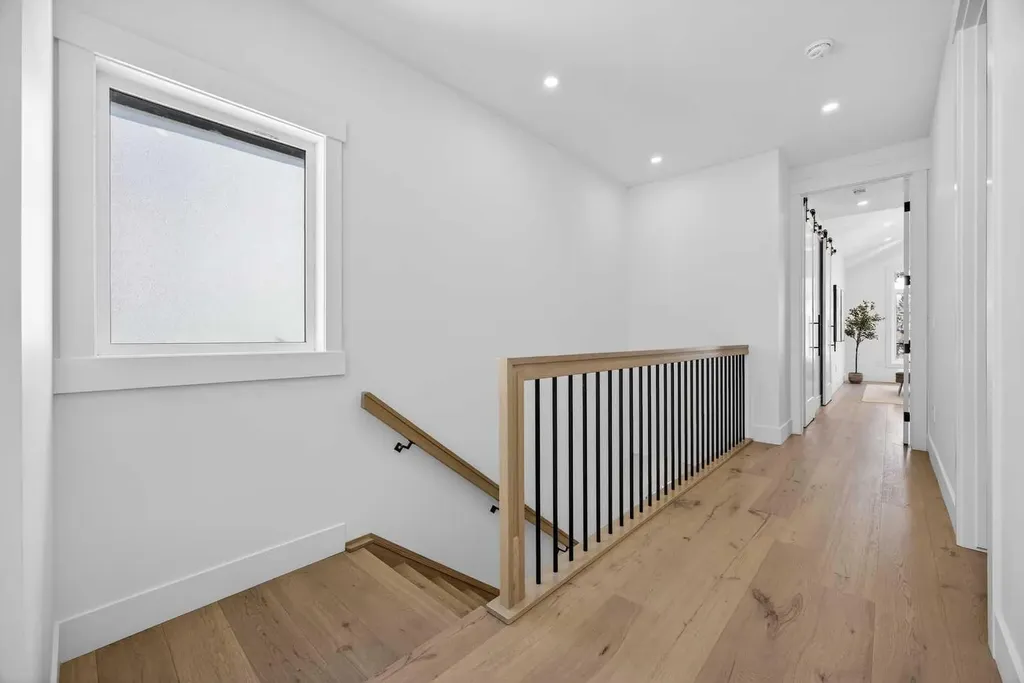 1011 18 Avenue NW Calgary AB T2M 0V8