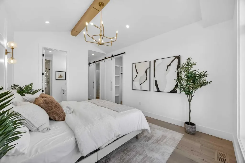 1011 18 Avenue NW Calgary AB T2M 0V8