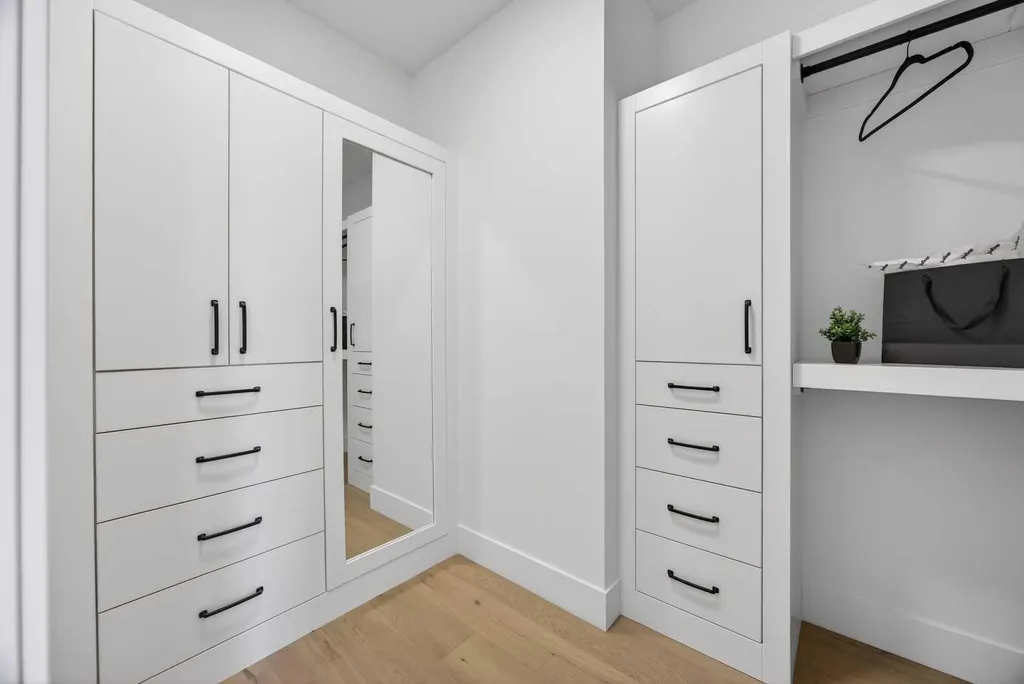 1011 18 Avenue NW Calgary AB T2M 0V8