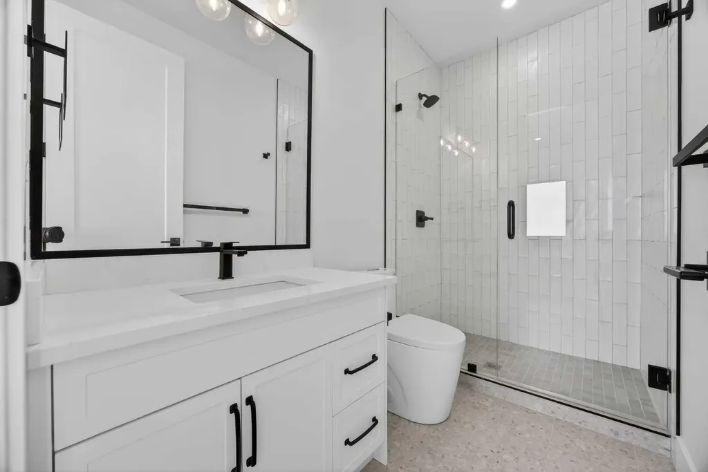 1011 18 Avenue NW Calgary AB T2M 0V8
