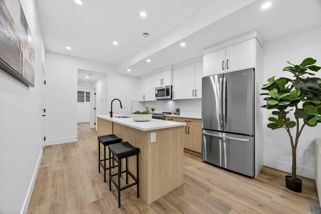 1011 18 Avenue NW Calgary AB T2M 0V8
