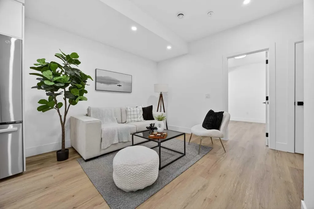 1011 18 Avenue NW Calgary AB T2M 0V8