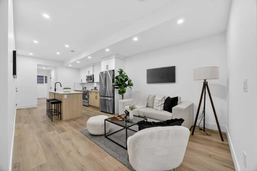 1011 18 Avenue NW Calgary AB T2M 0V8