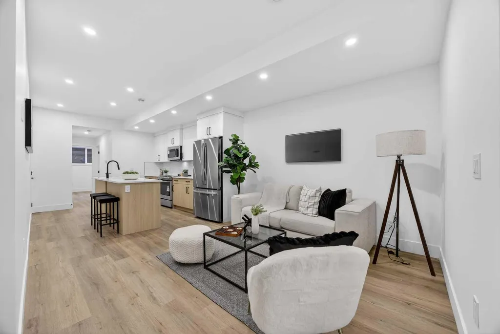 1011 18 Avenue NW Calgary AB T2M 0V8