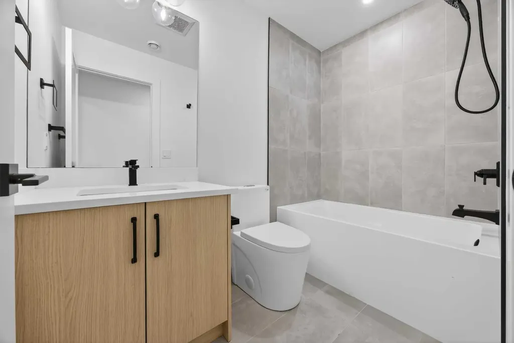 1011 18 Avenue NW Calgary AB T2M 0V8
