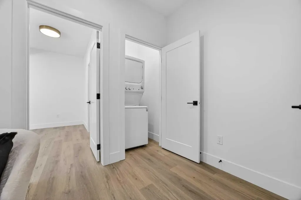 1011 18 Avenue NW Calgary AB T2M 0V8