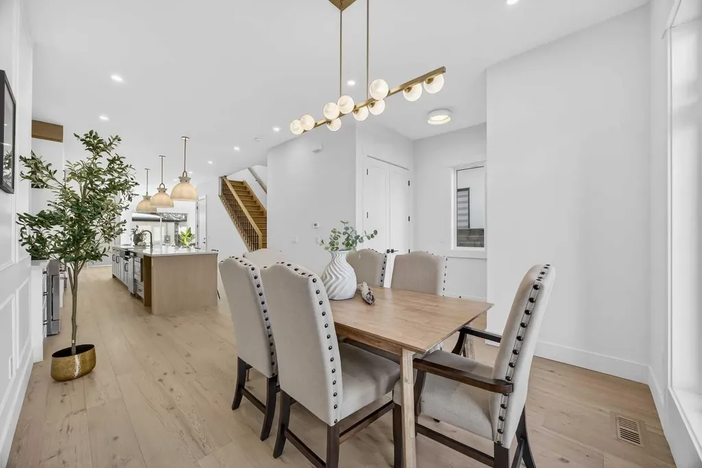 1011 18 Avenue NW Calgary AB T2M 0V8