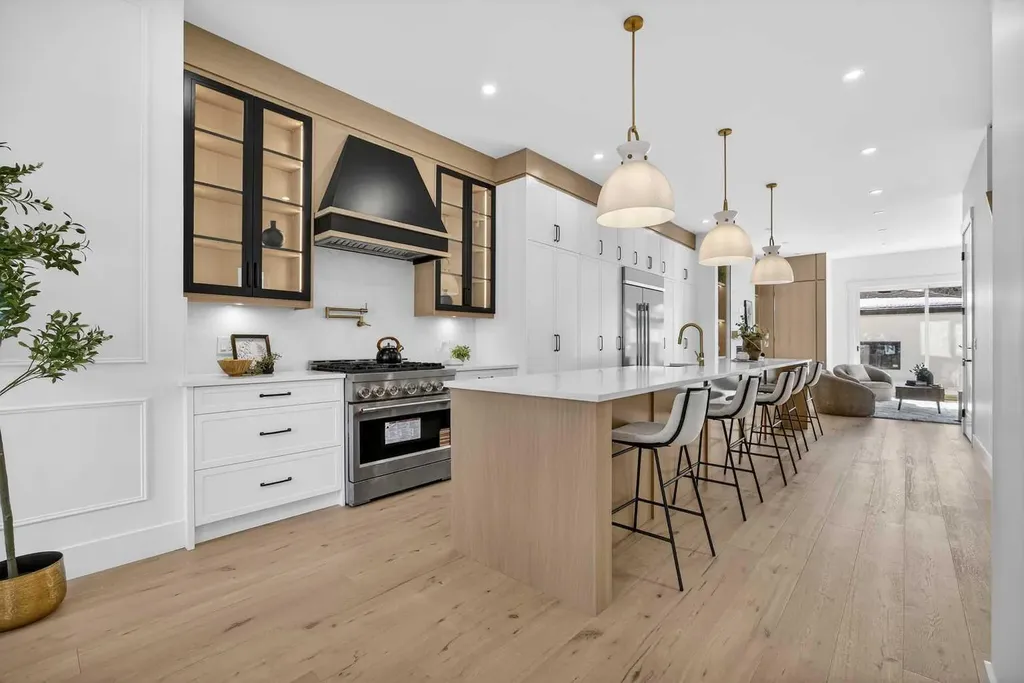 1011 18 Avenue NW Calgary AB T2M 0V8