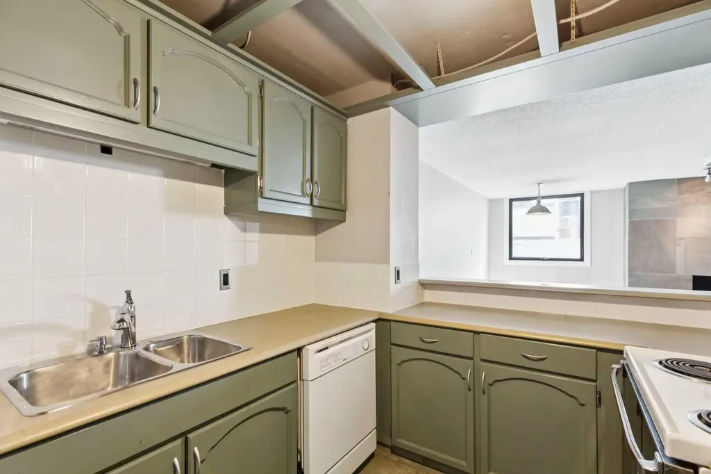 215 14 Avenue SW Calgary AB T2R0M2