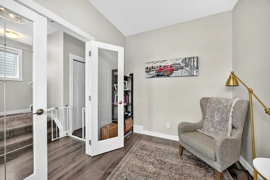 905 Livingston Way NE Calgary AB T3P 1L2