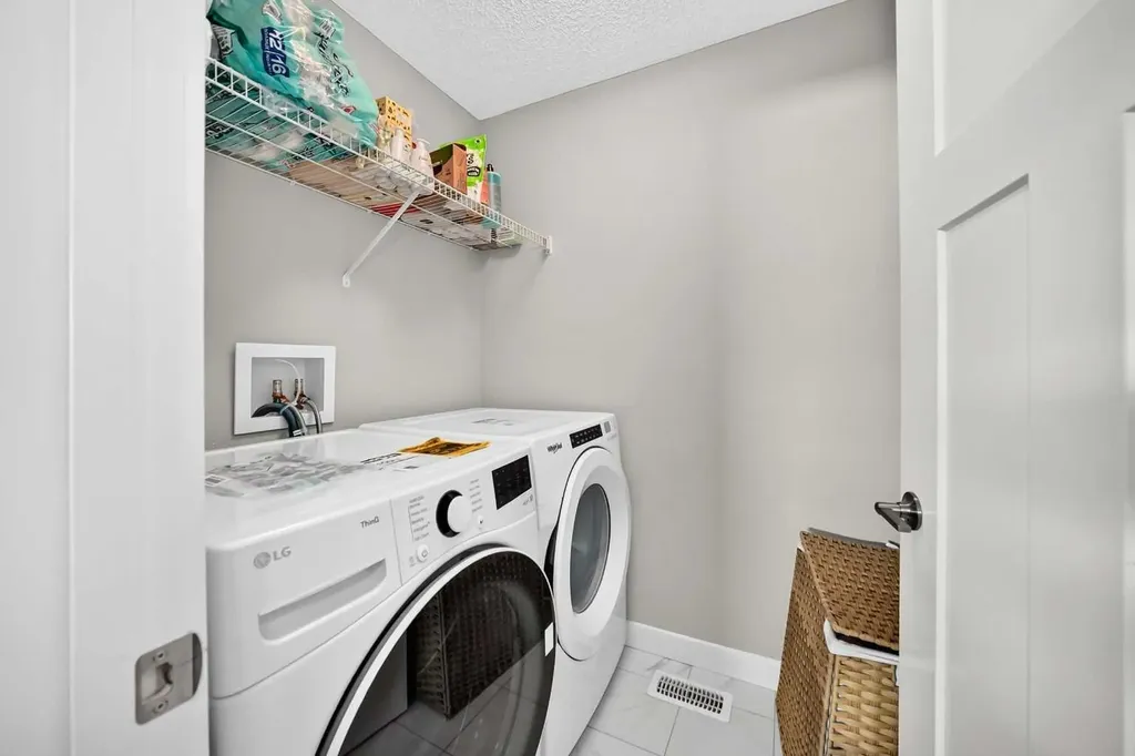 905 Livingston Way NE Calgary AB T3P 1L2