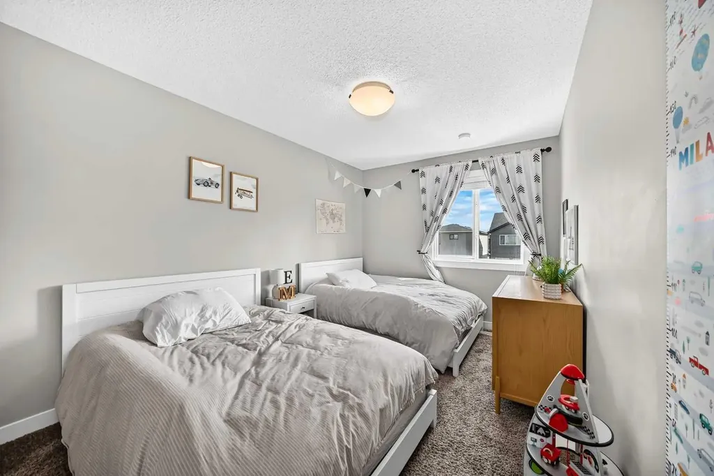 905 Livingston Way NE Calgary AB T3P 1L2