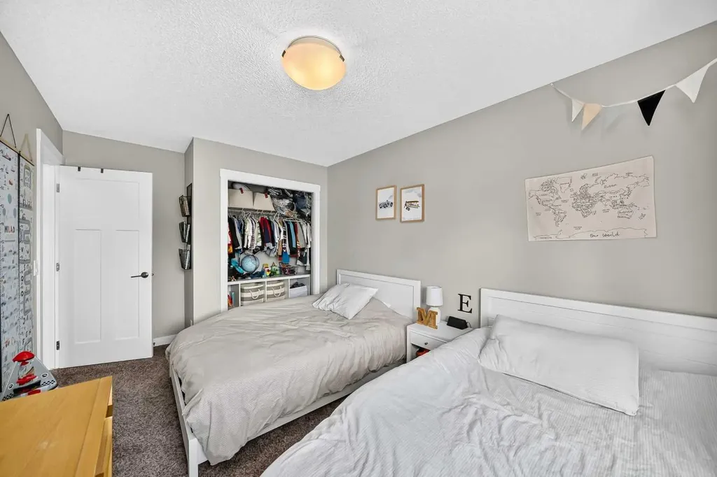 905 Livingston Way NE Calgary AB T3P 1L2