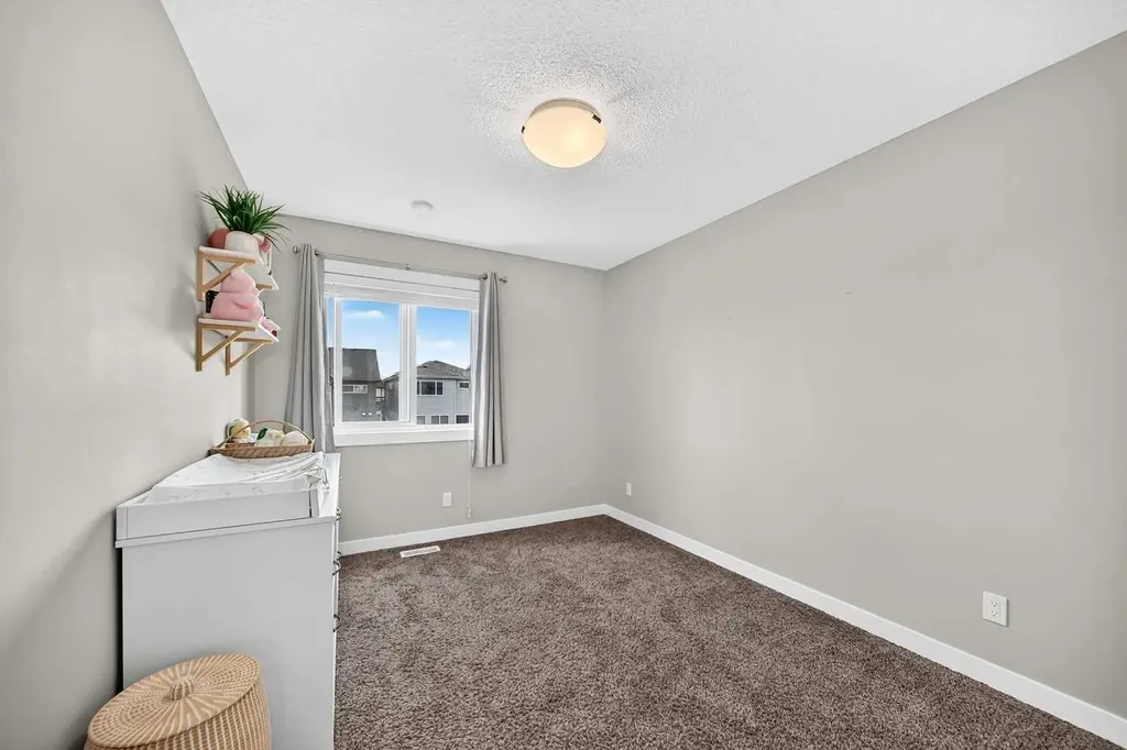 905 Livingston Way NE Calgary AB T3P 1L2