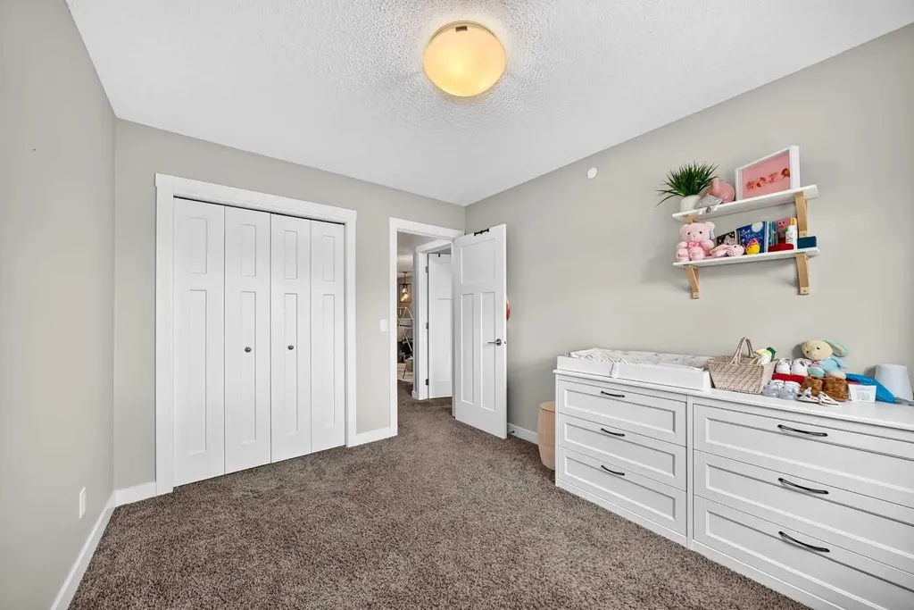 905 Livingston Way NE Calgary AB T3P 1L2