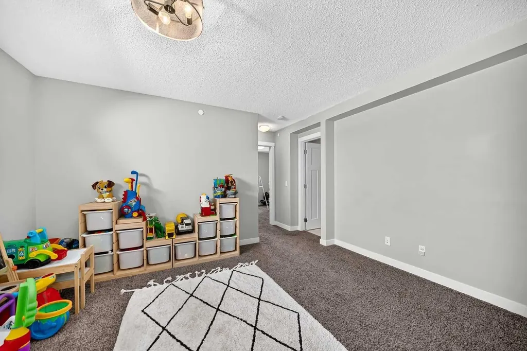 905 Livingston Way NE Calgary AB T3P 1L2