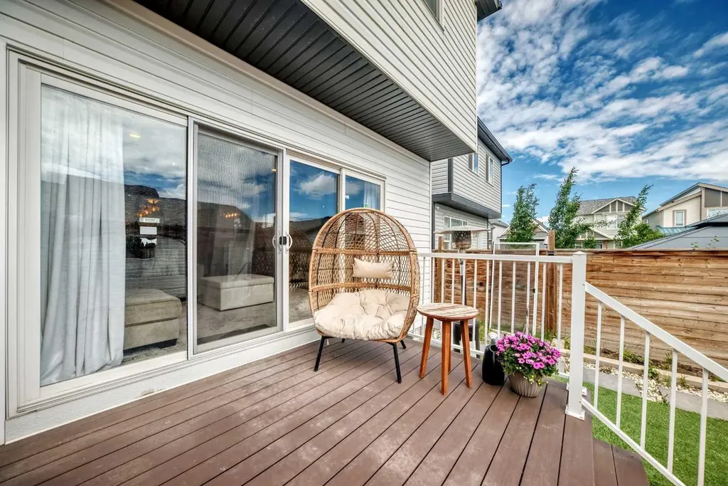 905 Livingston Way NE Calgary AB T3P 1L2