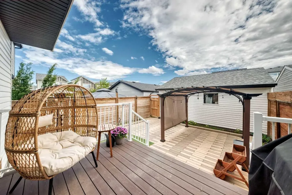 905 Livingston Way NE Calgary AB T3P 1L2