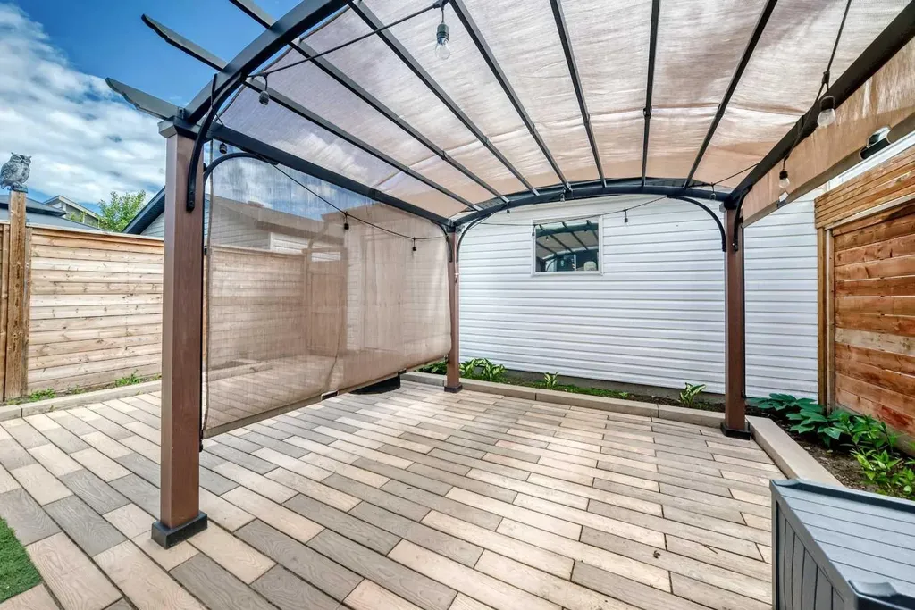 905 Livingston Way NE Calgary AB T3P 1L2