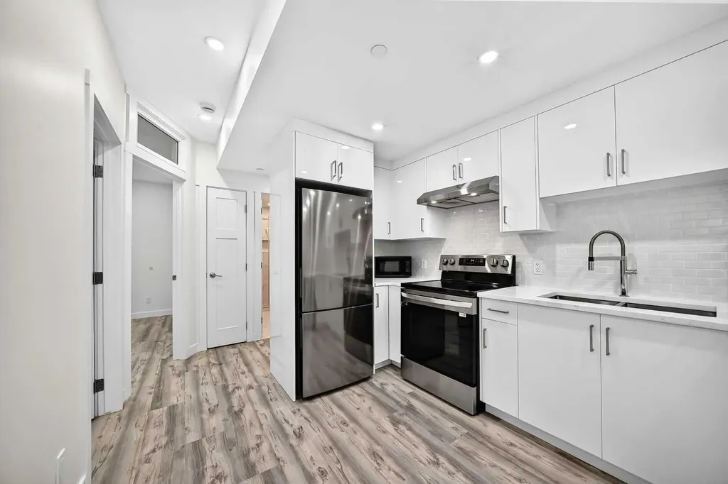 905 Livingston Way NE Calgary AB T3P 1L2