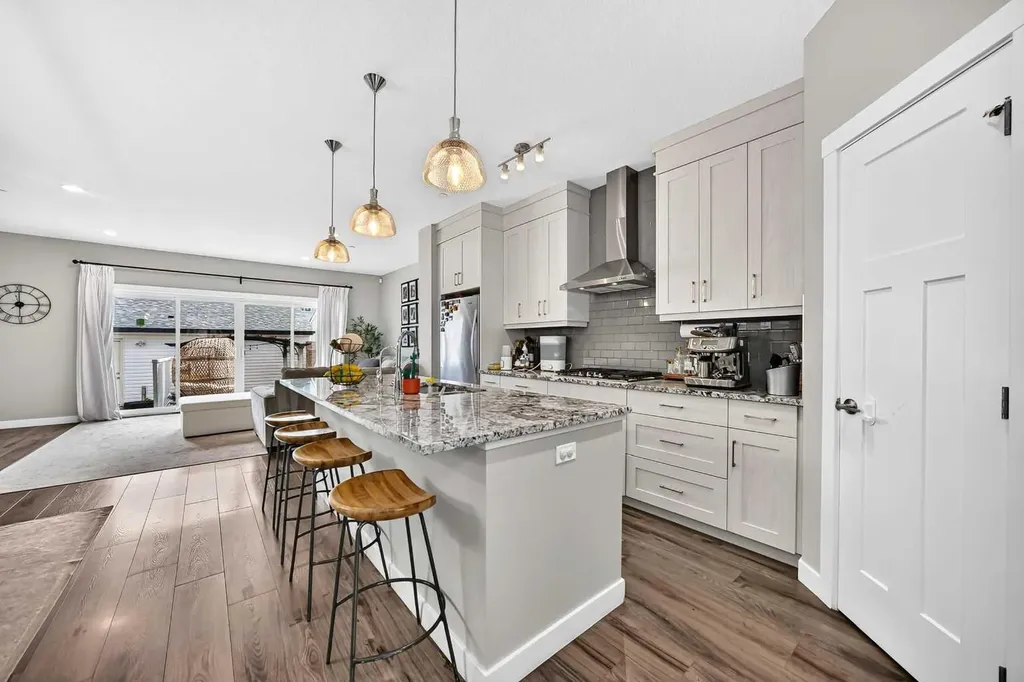 905 Livingston Way NE Calgary AB T3P 1L2