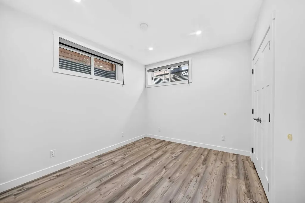 905 Livingston Way NE Calgary AB T3P 1L2