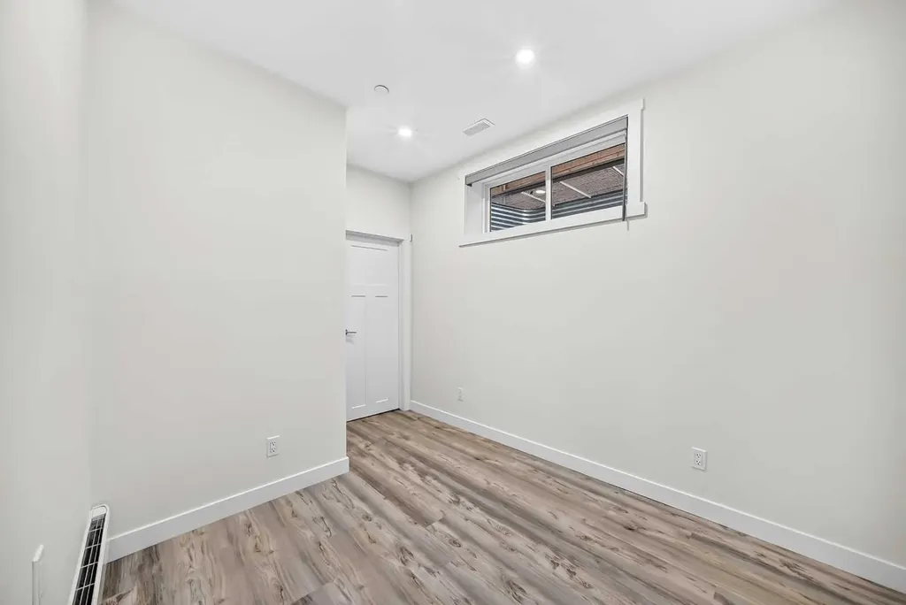 905 Livingston Way NE Calgary AB T3P 1L2