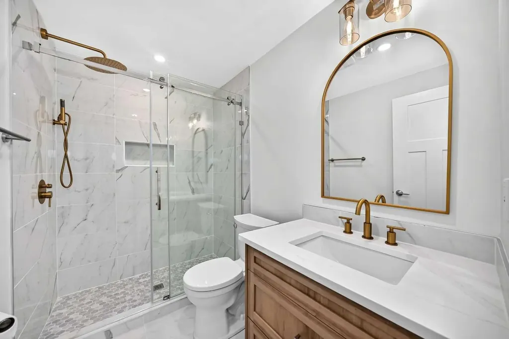 905 Livingston Way NE Calgary AB T3P 1L2