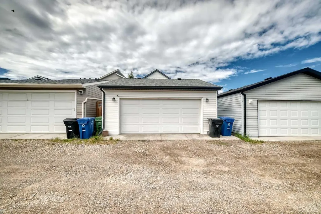 905 Livingston Way NE Calgary AB T3P 1L2