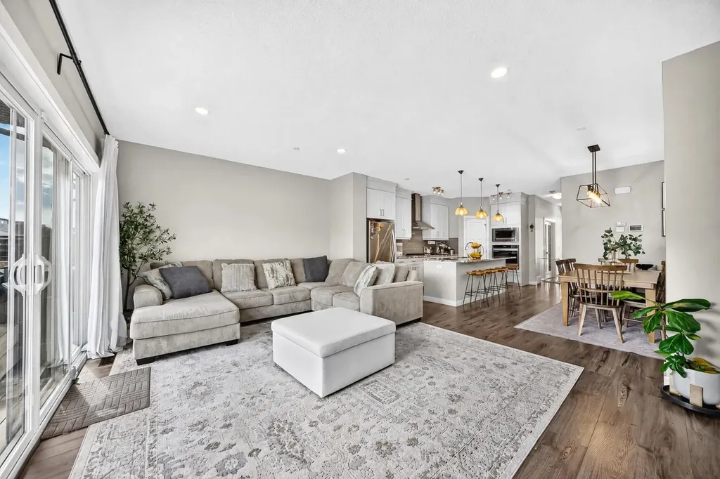 905 Livingston Way NE Calgary AB T3P 1L2