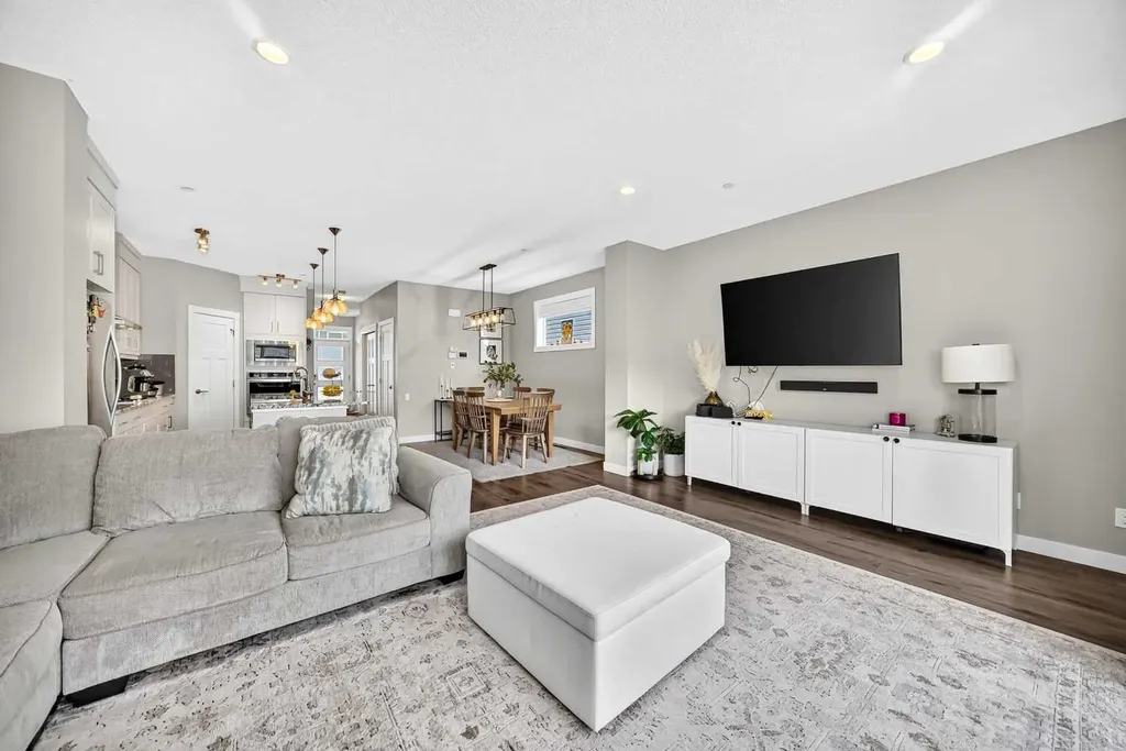905 Livingston Way NE Calgary AB T3P 1L2