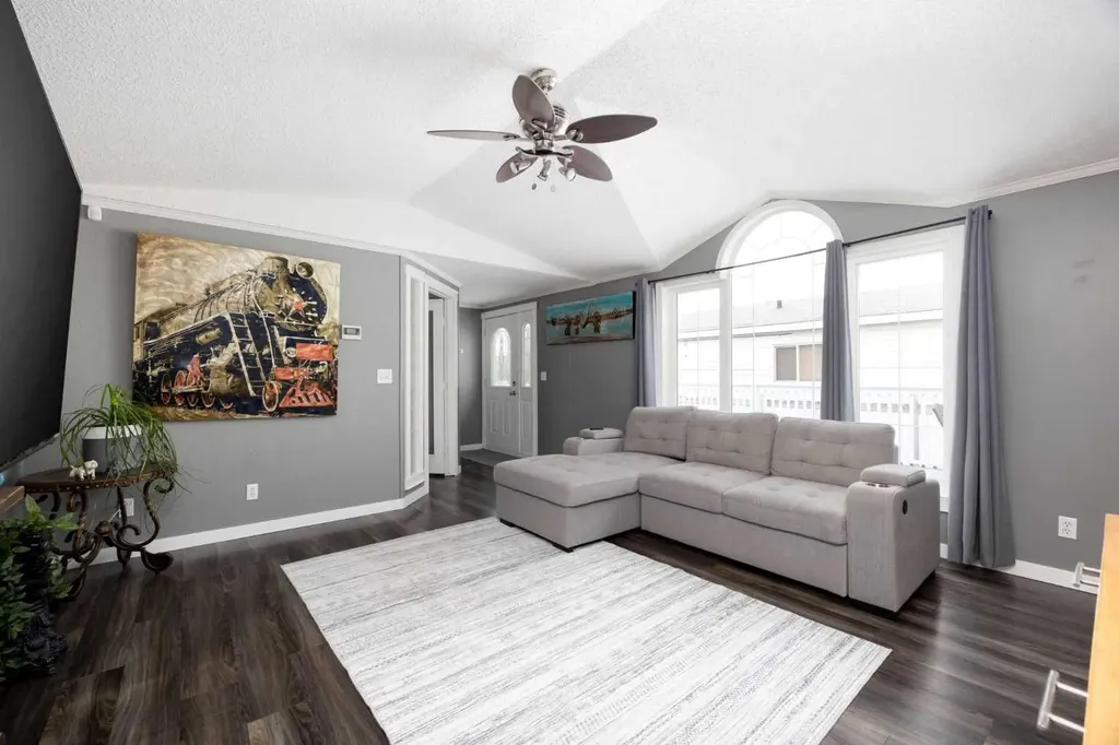 193 Mustang Road Fort Mcmurray AB T9H 5K4