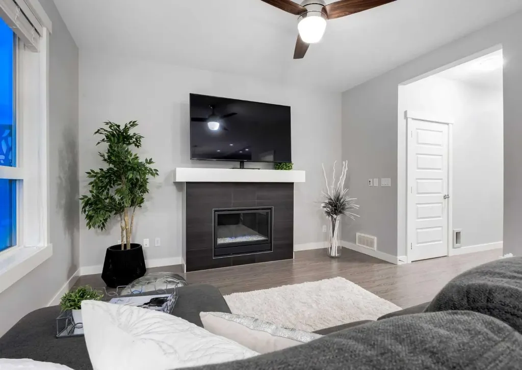 1086 Williamstown Boulevard NW Airdrie AB T4B3T9