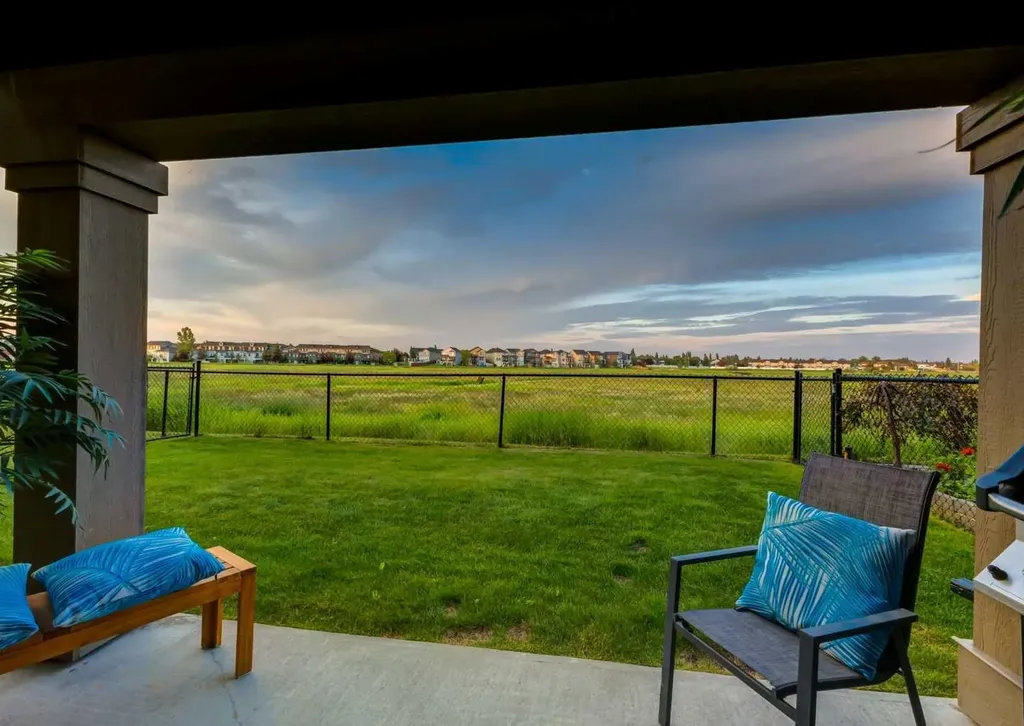 1086 Williamstown Boulevard NW Airdrie AB T4B3T9