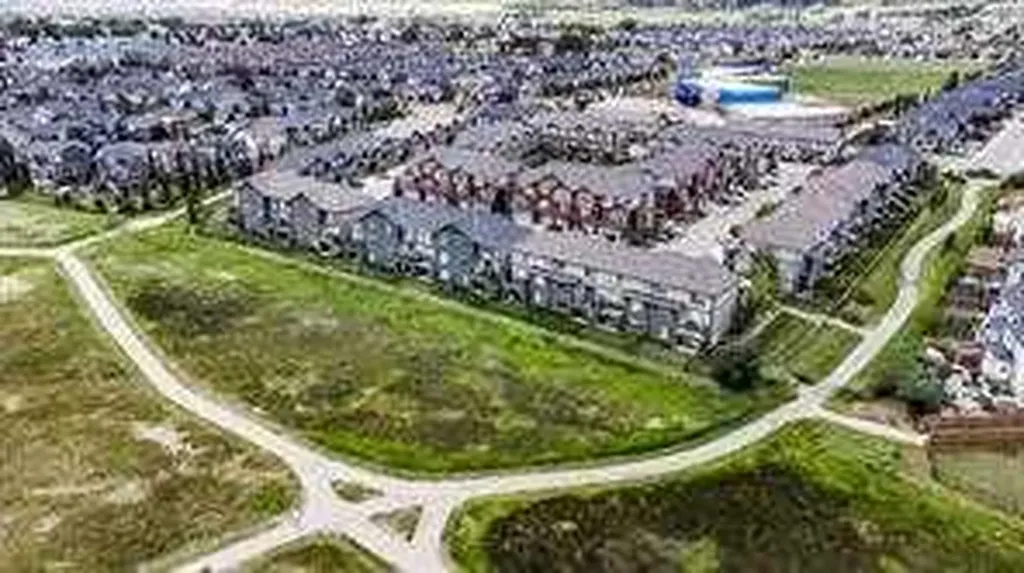 1086 Williamstown Boulevard NW Airdrie AB T4B3T9