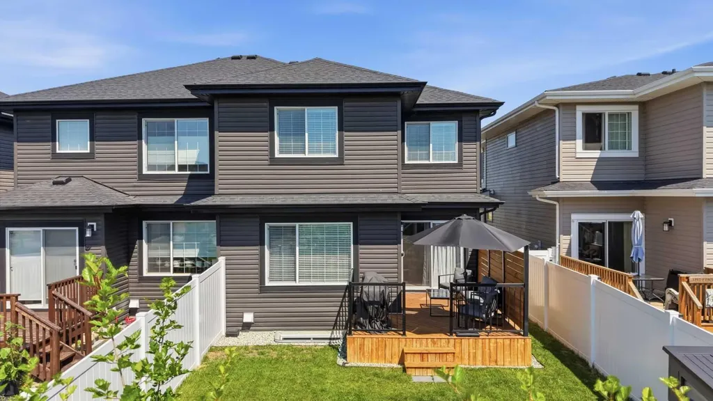 11 Linden Place Rural Red Deer County AB T4E 3C4