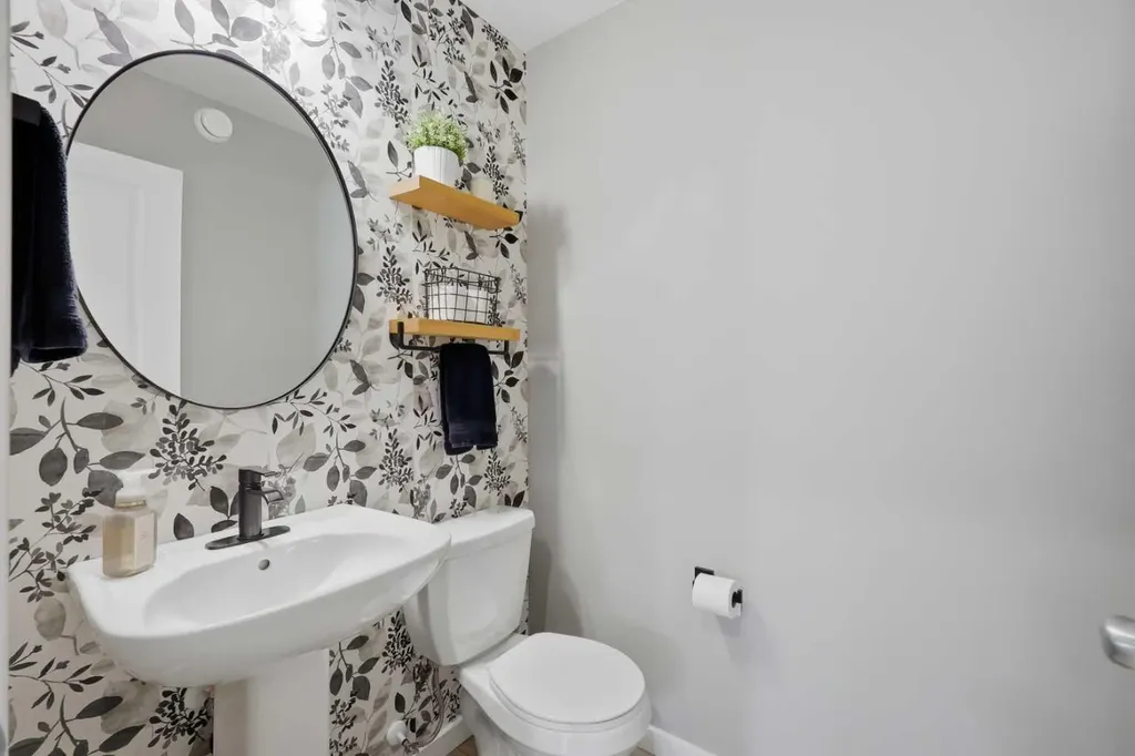 11 Linden Place Rural Red Deer County AB T4E 3C4