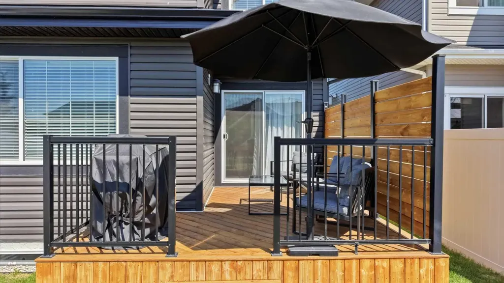 11 Linden Place Rural Red Deer County AB T4E 3C4
