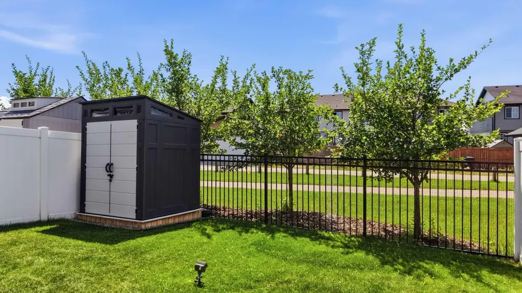 11 Linden Place Rural Red Deer County AB T4E 3C4