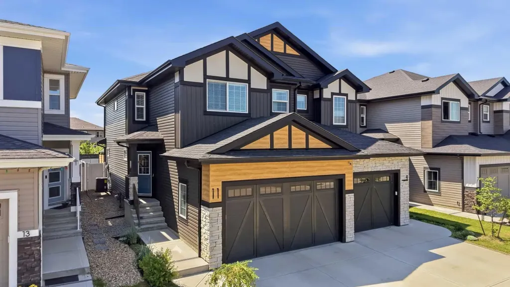 11 Linden Place Rural Red Deer County AB T4E 3C4