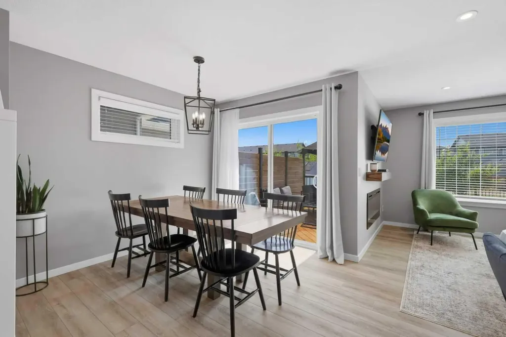 11 Linden Place Rural Red Deer County AB T4E 3C4