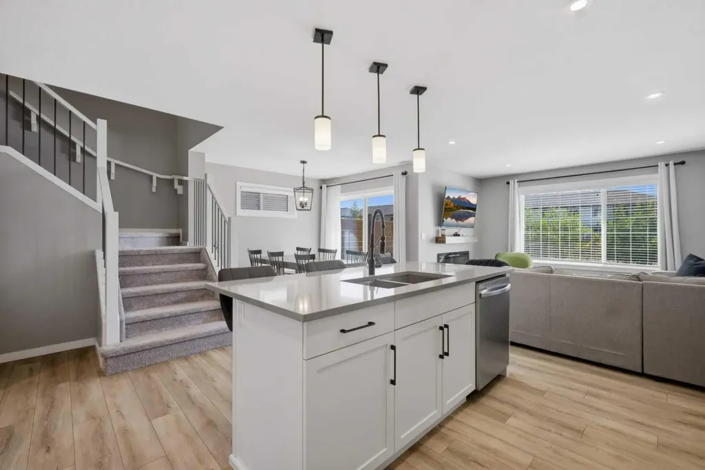 11 Linden Place Rural Red Deer County AB T4E 3C4