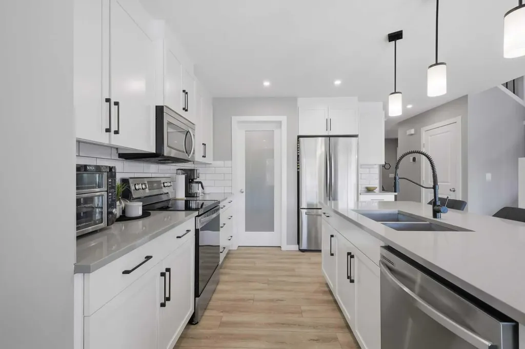 11 Linden Place Rural Red Deer County AB T4E 3C4