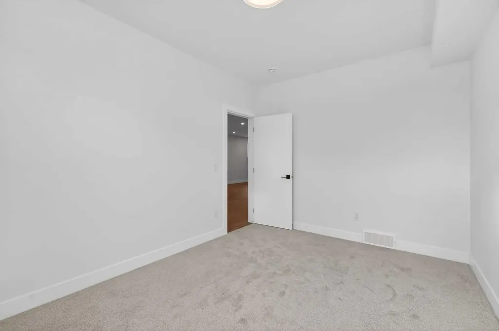 32 Lakes Estates Circle Strathmore AB T1P 0B7